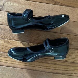 👯‍♀️ LIKE NEW DANSKIN tap shoes girls size 2 black mary Jane dance class